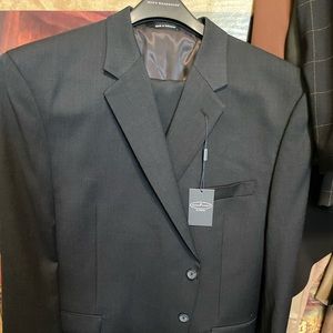 This is a man’s beautiful suit from the movie industry never use never altered